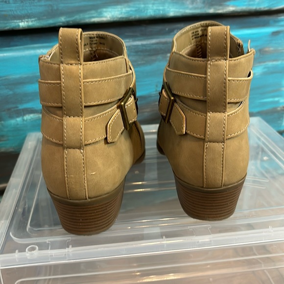 A.n.a. Womens Lotus Dark Sand Ankle Boot NWT Size 11 - Picture 2 of 7